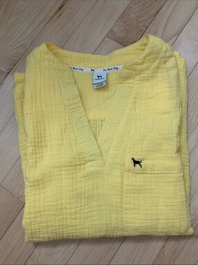 The Black Dog Men's Yellow V‑Neck Pocket Tunic
